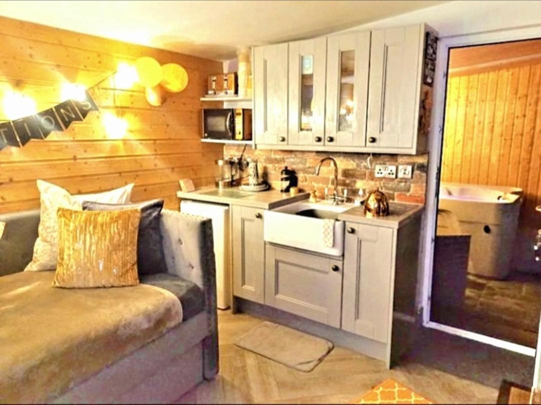 Therapy Lodge Ballycastle Esterno foto